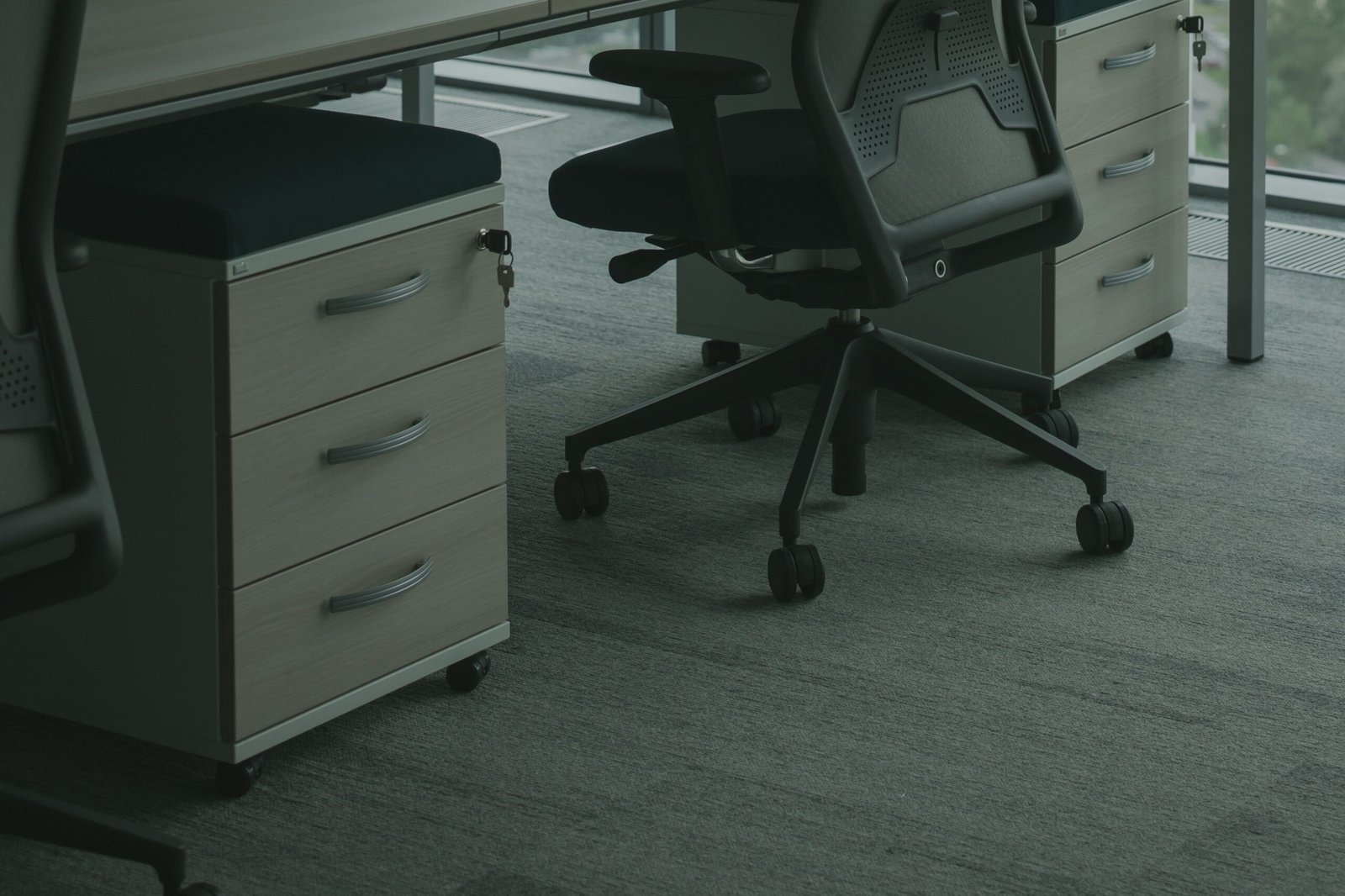 Pourquoi les fauteuils ergonomiques sont devenus indispensables dans les espaces de travail modernes