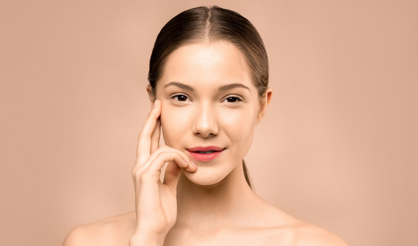 Contour du visage : les gestes de massage à adopter pour une routine beauté naturelle